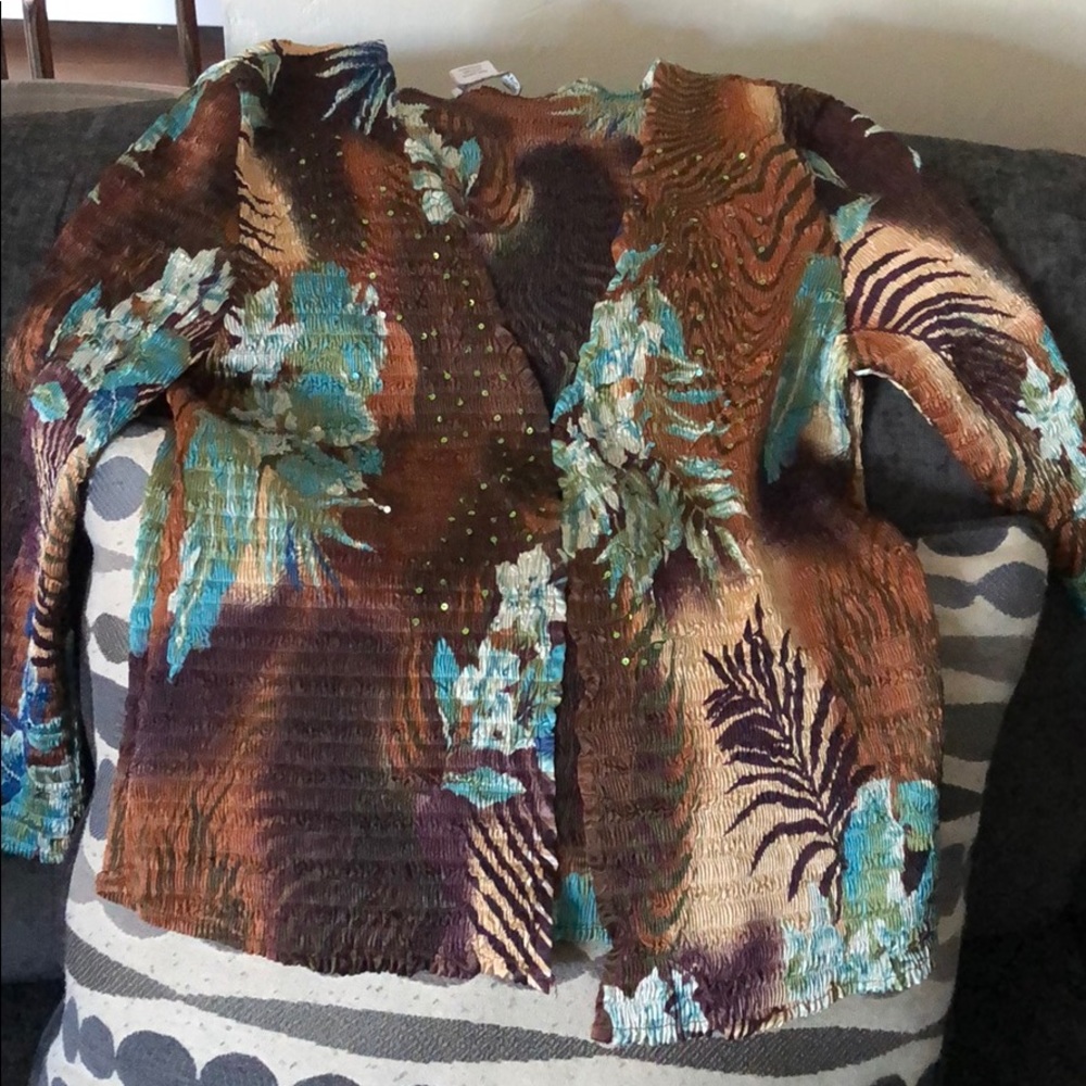 Blouse or jacket very cute with jeans or work